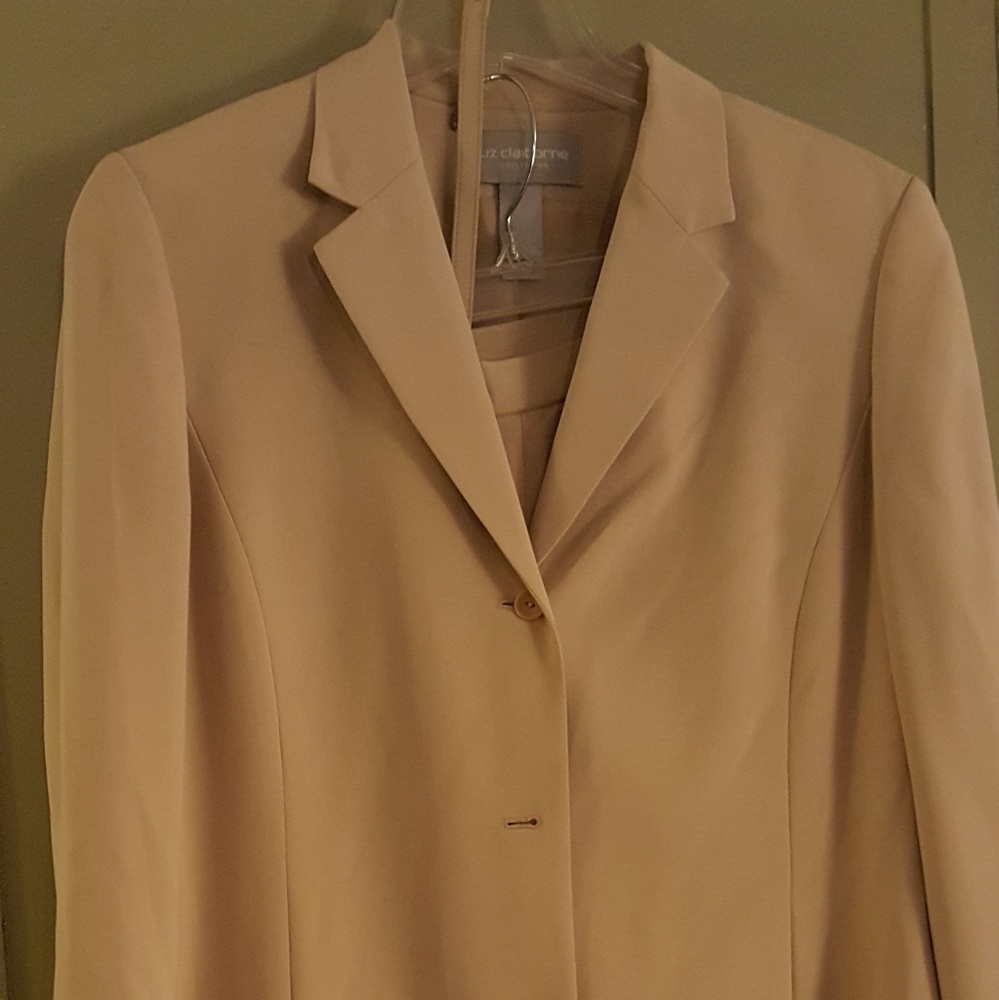 Pants suit